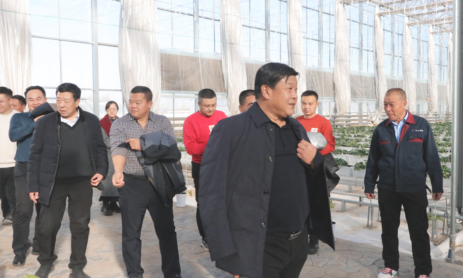 2024年會938圖智能溫室張總帶隊切2.jpg 2024年會938圖智能溫室張總帶隊切2.jpg